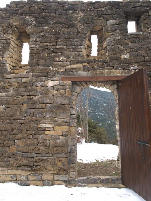 INTERIOR DEL MURO SUR. PORTADA Y VENTANALES